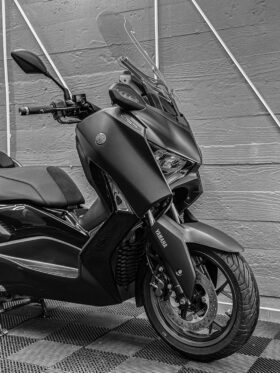 -D.İ.S GARAGE-XMAX 300-2025-HASAR KAYITSIZ-TAKAS-KREDİ KARTI-